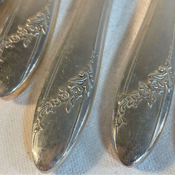 4 knives ~ Oneida Community Tudor Plate Flatware ~ Queen Bess II - Picture 8 of 14